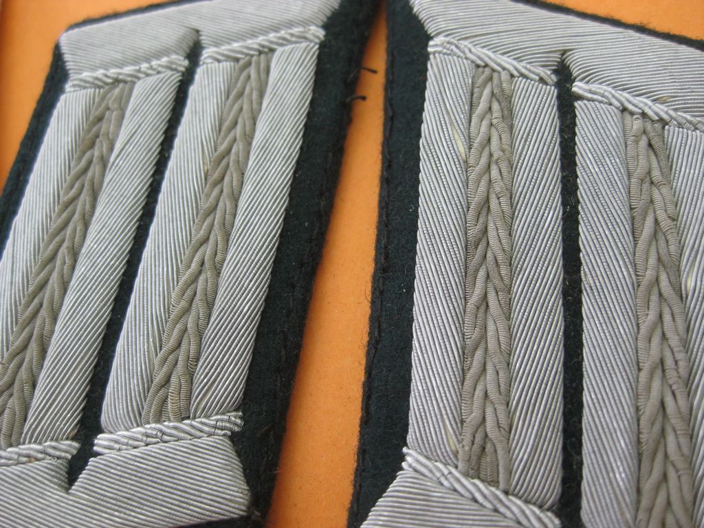 Schulterklappen und Kragenspiegel Heer Oberleutnant Maschinengewehrbataillon Nr.1 Wehrmacht