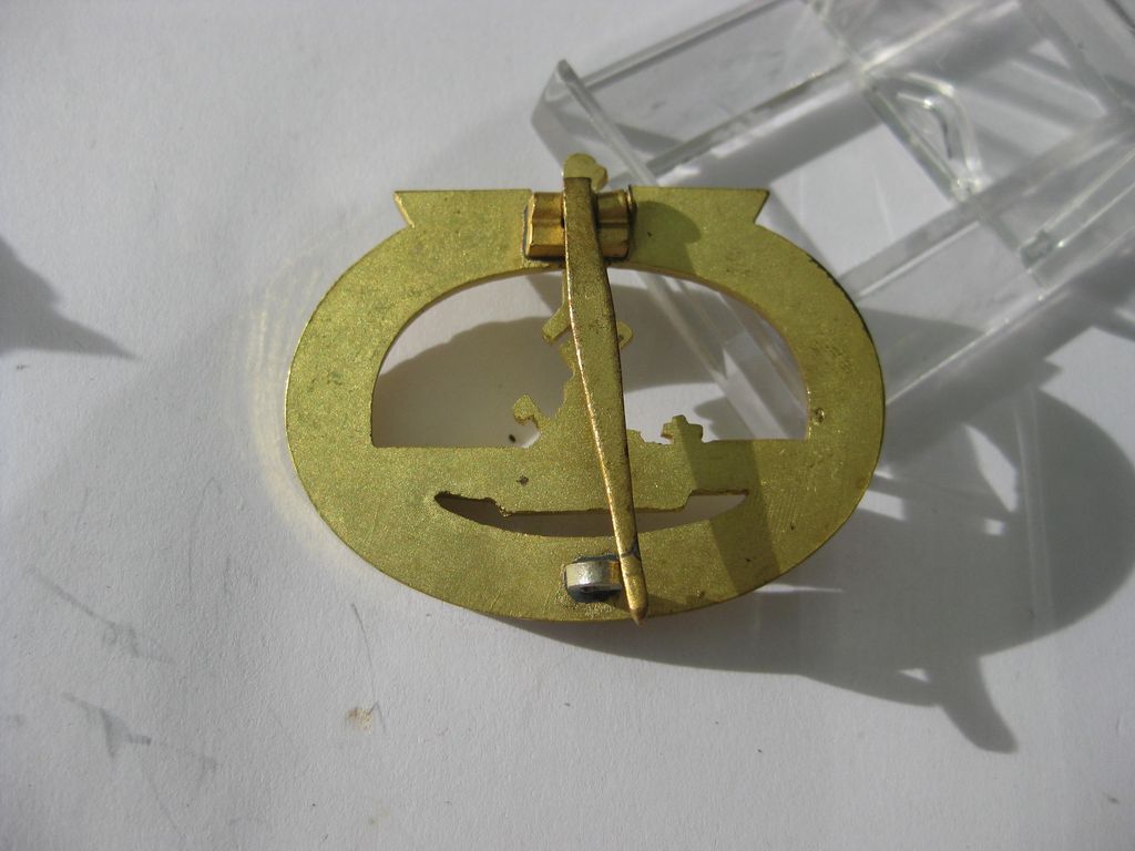 U-Bootkriegsabzeichen Hersteller: SCHWERIN - Berlin UNGETRAGEN Mint Condition