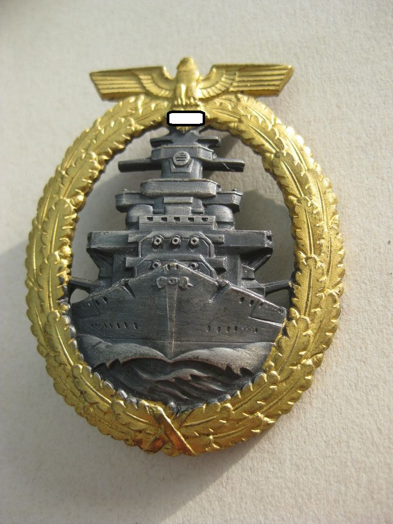Flottenkriegsabzeichen Dickschiffabzeichen Schlachtschiff Tirpitz POSTHUME Verleihung -Mint condition-