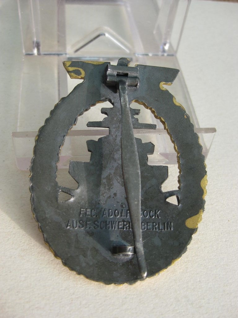 Flottenkriegsabzeichen Dickschiffabzeichen Schlachtschiff Tirpitz POSTHUME Verleihung -Mint condition-