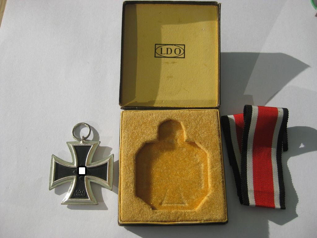 Eisernes Kreuz 2.Klasse 1939 (EK2/39) im Etui &quot;LDO&quot; Verleihungsschachtel