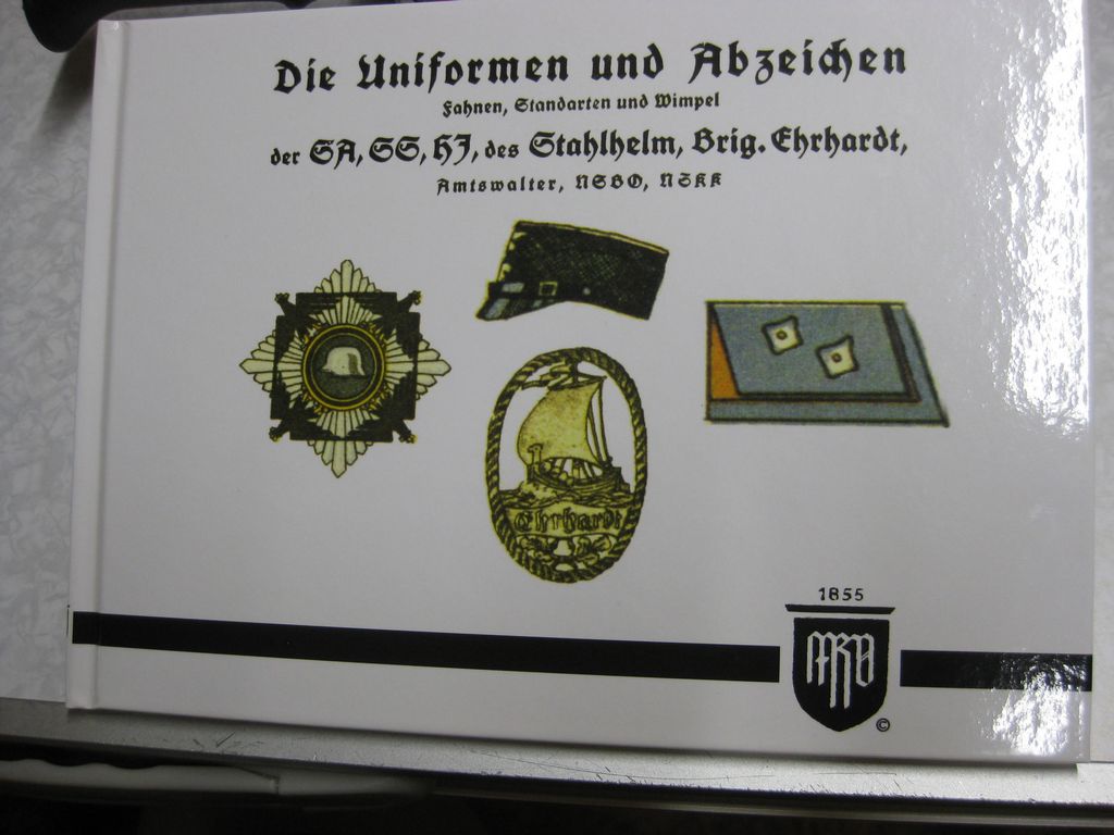 Buch Orden Die Uniformen und Abzeichen Fahnen Standarten und Wimpel der SA SS HJ Stahlhelm NSKK etc etc
