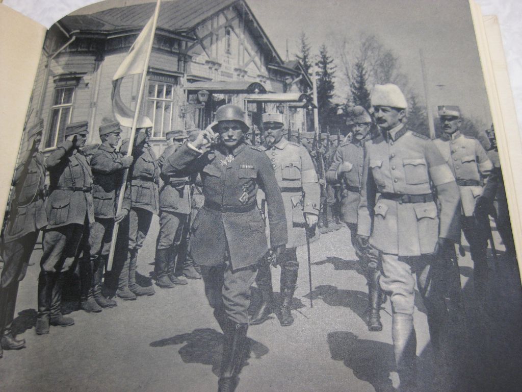 Buch Orden Mannerheim Finnland Wehrmacht 1942 Widmung Groß-Betschkenek in SEBIEN 1943 Bandenkampf