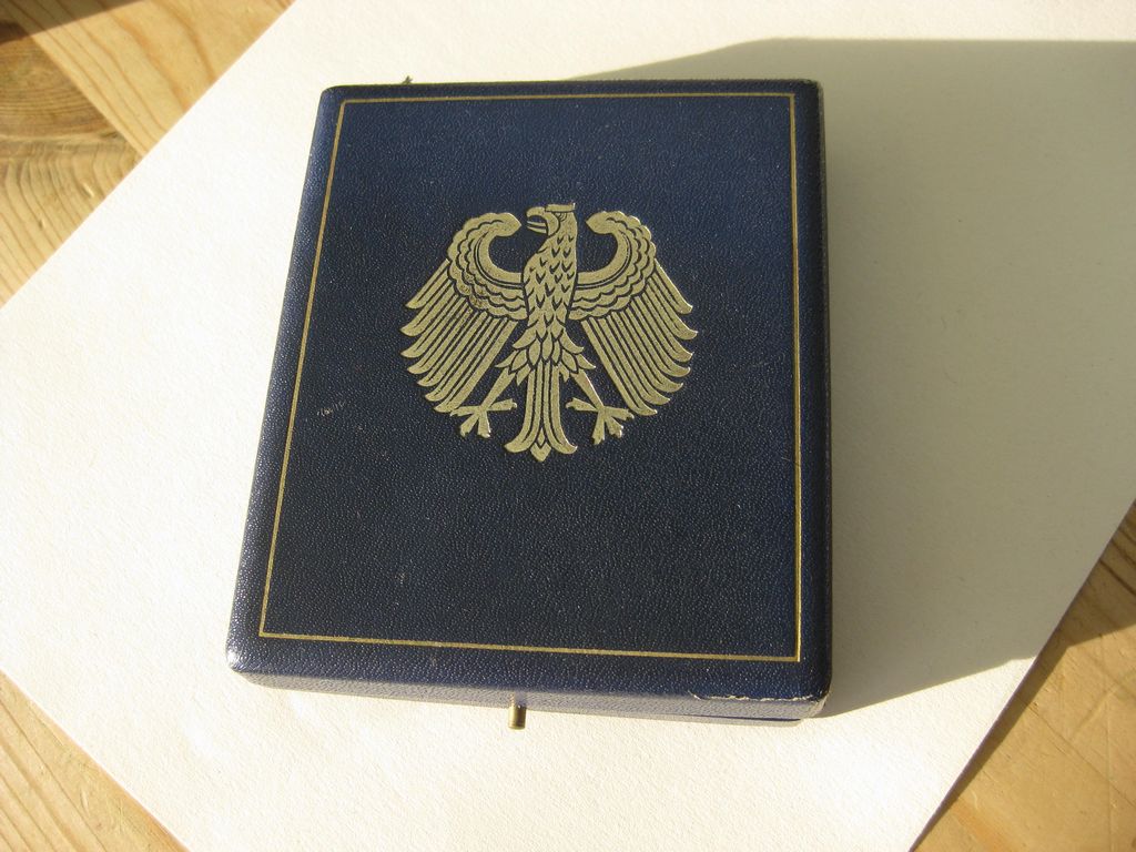 Orden Ehrenzeichen Bundesverdienstorden 1.Klasse (BVK) Hersteller: Juncker / Berlin im Verleihungsetui in Mint condition