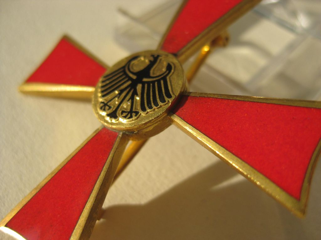 Orden Ehrenzeichen Bundesverdienstorden 1.Klasse (BVK) Hersteller: Juncker / Berlin im Verleihungsetui in Mint condition