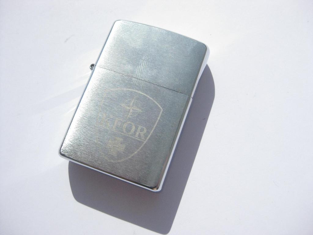 ORIGINAL ZIPPO Feuerzeug BRD NEU KFOR UN-Truppe