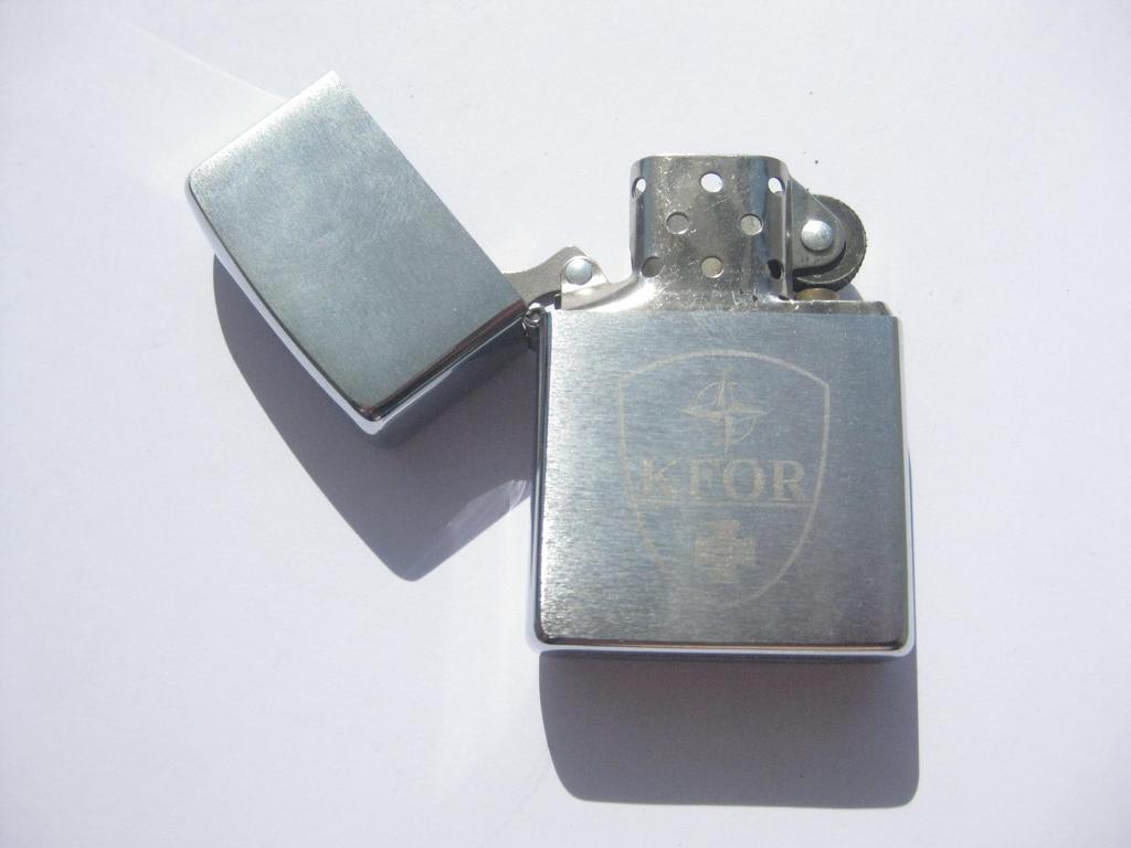 ORIGINAL ZIPPO Feuerzeug BRD NEU KFOR UN-Truppe