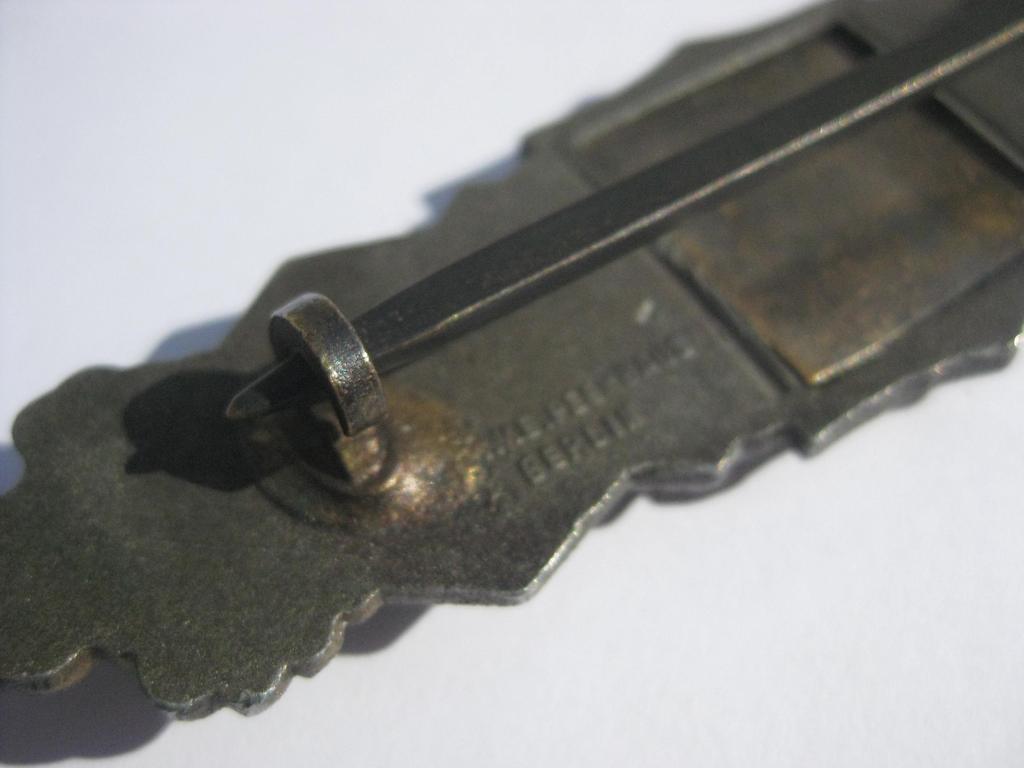 Nahkampfspange (NKS) in Bronze Hersteller: Friedrich Linden Lüdenscheid
