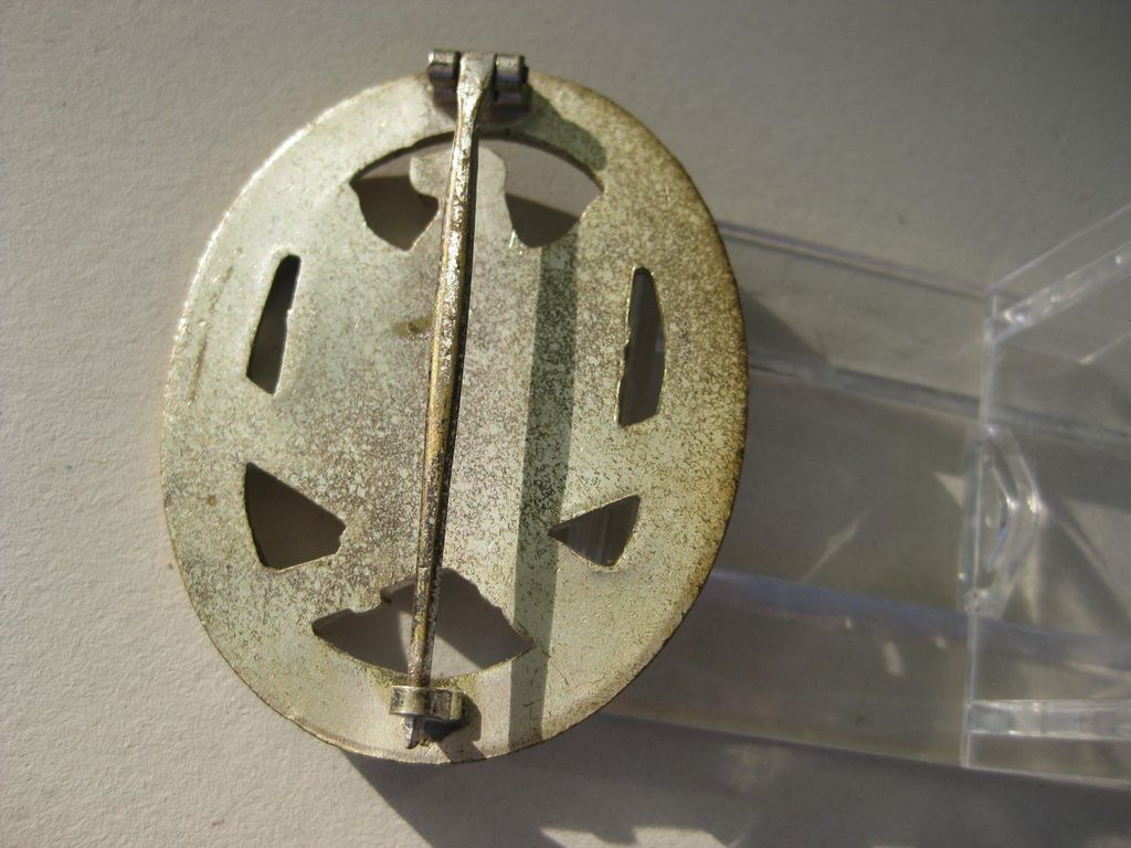 Allgemeines Sturmabzeichen (ASA) -SELTENE VARIANTE- Hersteller: unbekannt frühes 1957er Stück