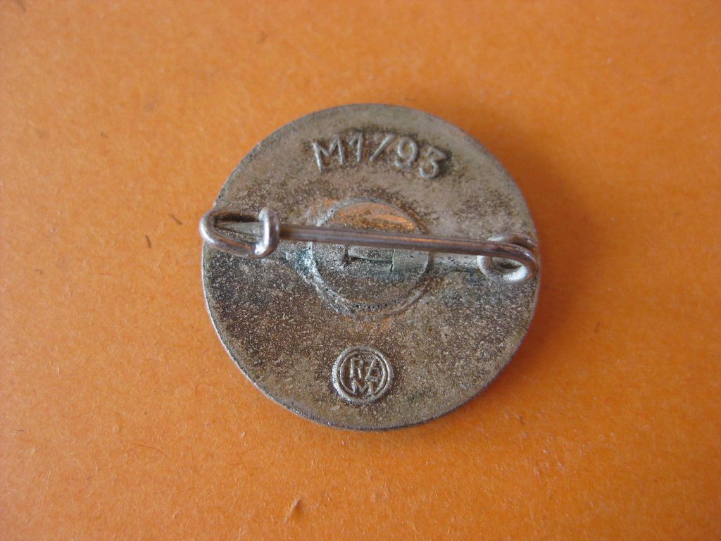 NSDAP Parteiabzeichen Hersteller: "M1/93"  aus EISEN !!