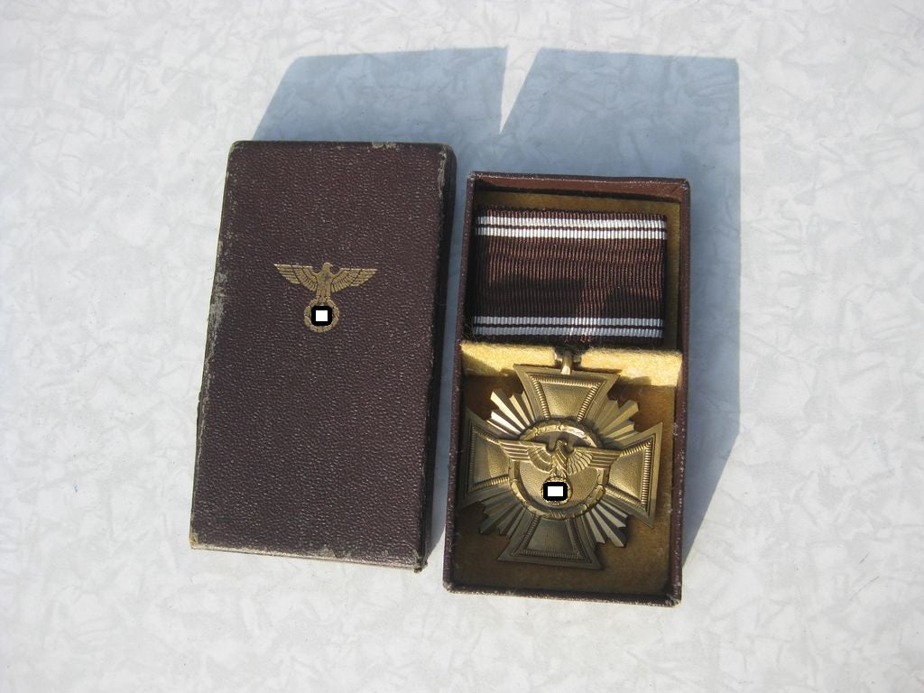 NSDAP Dienstauszeichnung / Bronze in Verleihungsschachtel Hersteller: M1/34 Karl Wurster in Markneukirchen Mint condition