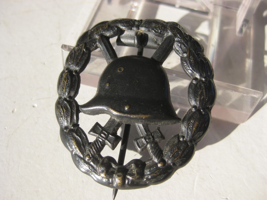 Verwundetenabzeichen in Schwarz 1918 durchbrochene Ausführung Mint Condition