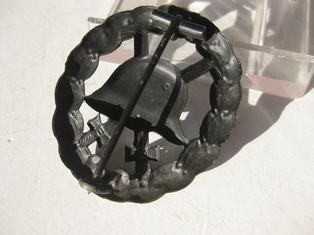 Verwundetenabzeichen in Schwarz 1918 durchbrochene Ausführung Mint Condition