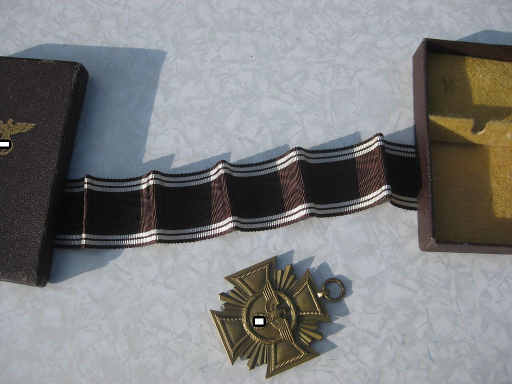 NSDAP Dienstauszeichnung / Bronze in Verleihungsschachtel Hersteller: M1/34 Karl Wurster in Markneukirchen Mint condition