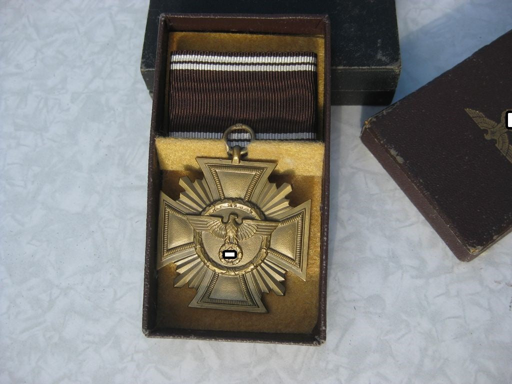 NSDAP Dienstauszeichnung / Bronze in Verleihungsschachtel Hersteller: M1/34 Karl Wurster in Markneukirchen Mint condition