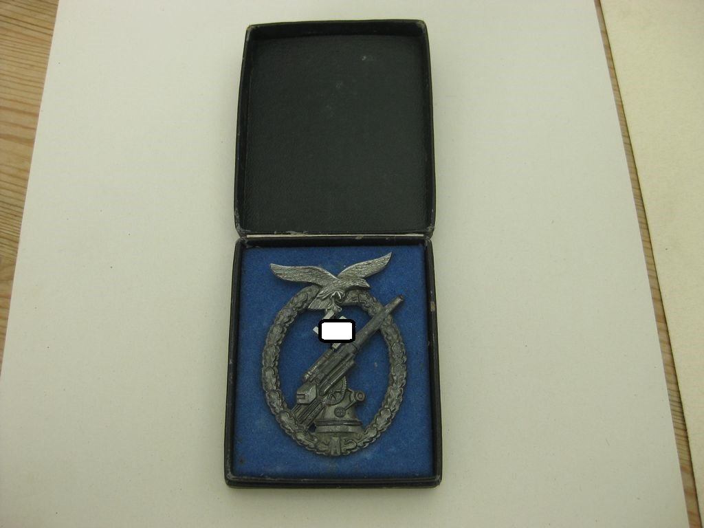 Flakkampfabzeichen der Luftwaffe im Verleihungsetui / Halbetui