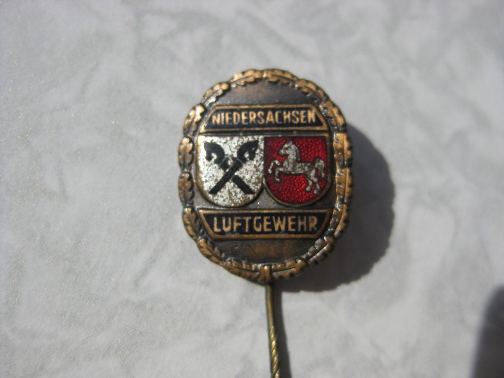 8 verschiedene Mitgliedsnadeln Deutscher Schützenbund VERDEN Niedersachsen Kyffhäuser etc