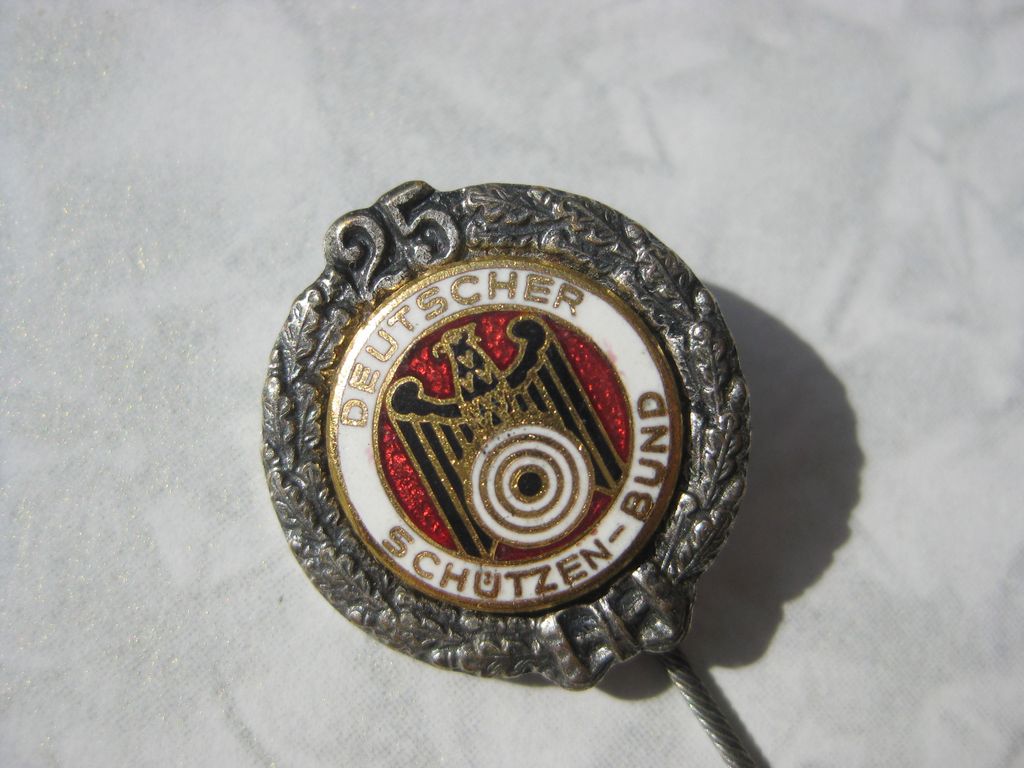 8 verschiedene Mitgliedsnadeln Deutscher Schützenbund VERDEN Niedersachsen Kyffhäuser etc