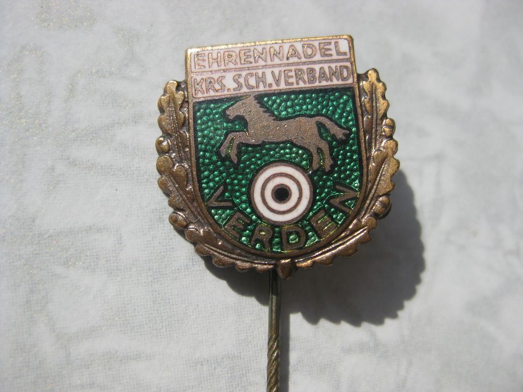 8 verschiedene Mitgliedsnadeln Deutscher Schützenbund VERDEN Niedersachsen Kyffhäuser etc