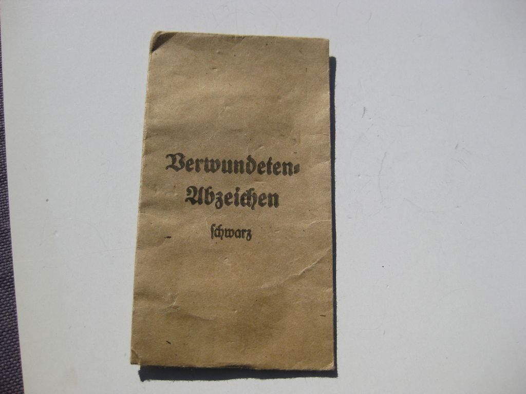 Verleihungstüte zum Verwundetenabzeichen in Schwarz Hersteller: Moritz Hausch A.G. in Pforzheim