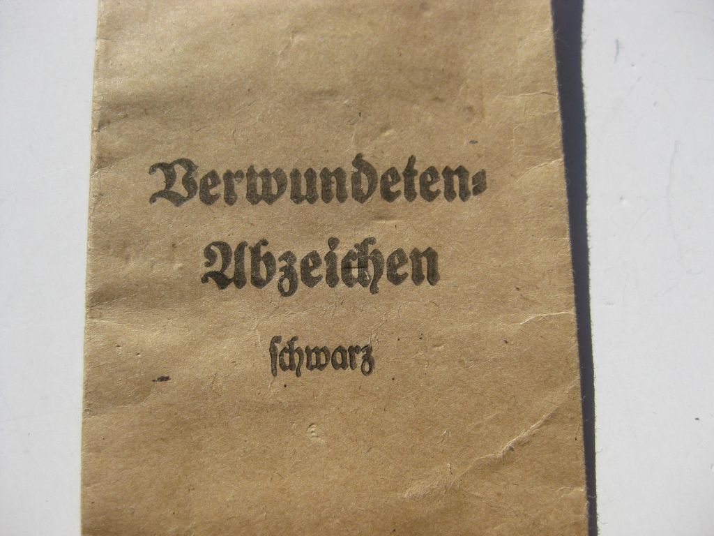 Verleihungstüte zum Verwundetenabzeichen in Schwarz Hersteller: Moritz Hausch A.G. in Pforzheim