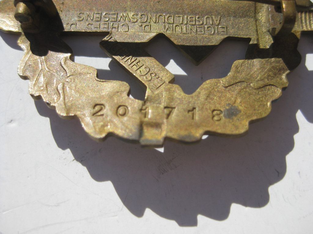 SA - Wehrsportabzeichen in Bronze Hersteller: &quot;E. Schneider in Lüdenscheid&quot; mit Trägerfoto.------------Seltene Variante aus BUNTMETALL!