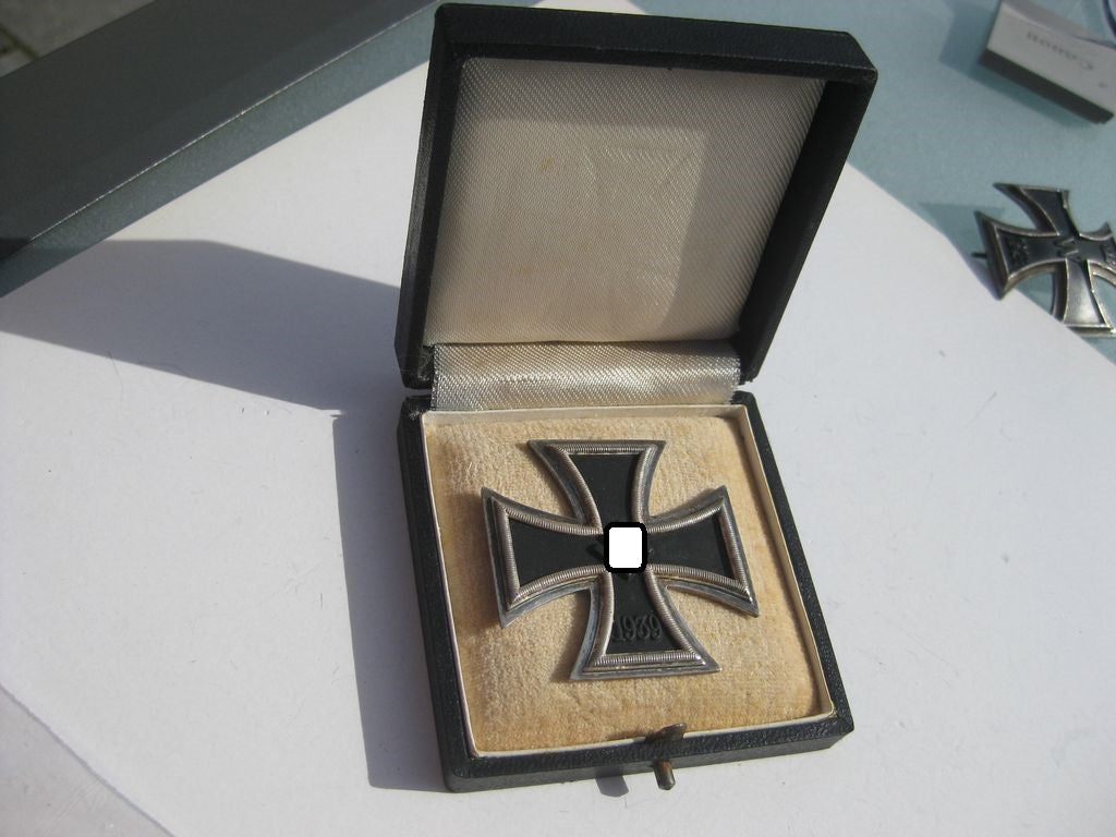 Eisernes Kreuz 1.Klasse 1939 im Verleihungsetui (EK1/39) Hersteller: "20" Zimmermann in Stuttgart