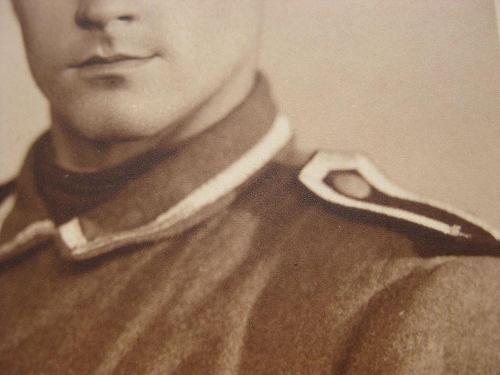 Uniformfoto (2 Stück) mit Eisernes Kreuz 1.Klasse EK1/39 1939 Orden Wehrmacht Waffen-SS Prag und ROKYCANY Tschechien