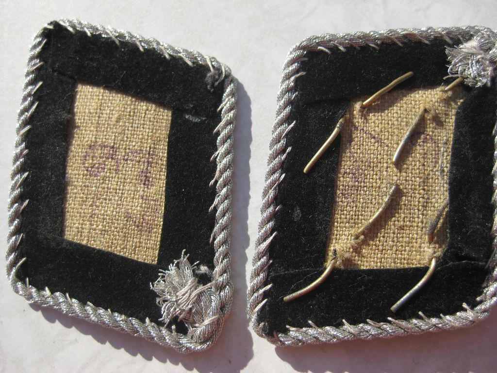 SS oder SA - Kragenspiegel Effekten der Schutzstaffel Schulterklappen 1000% alt und ORIGINAL