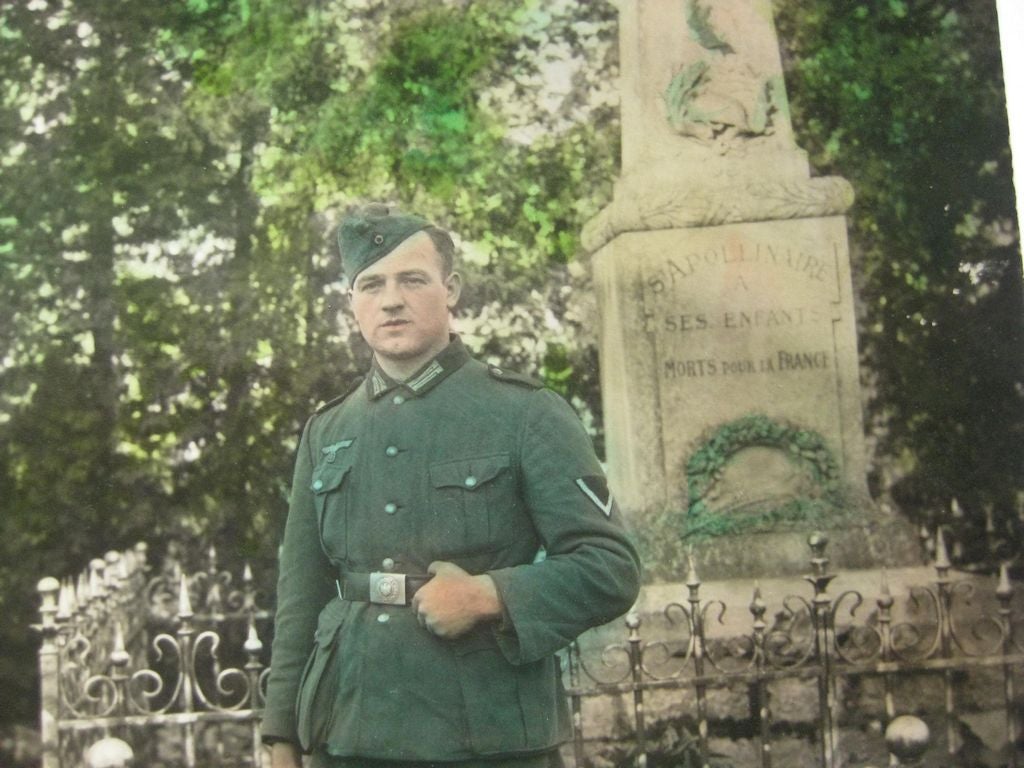 Uniformfoto Soldat in Frankreich coloriertes Bild !!! Wehrmacht Uniform