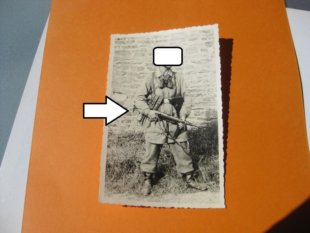 Uniformfoto Fallschirmtruppe Fallschirmschütze der Wehrmacht im Knochensack