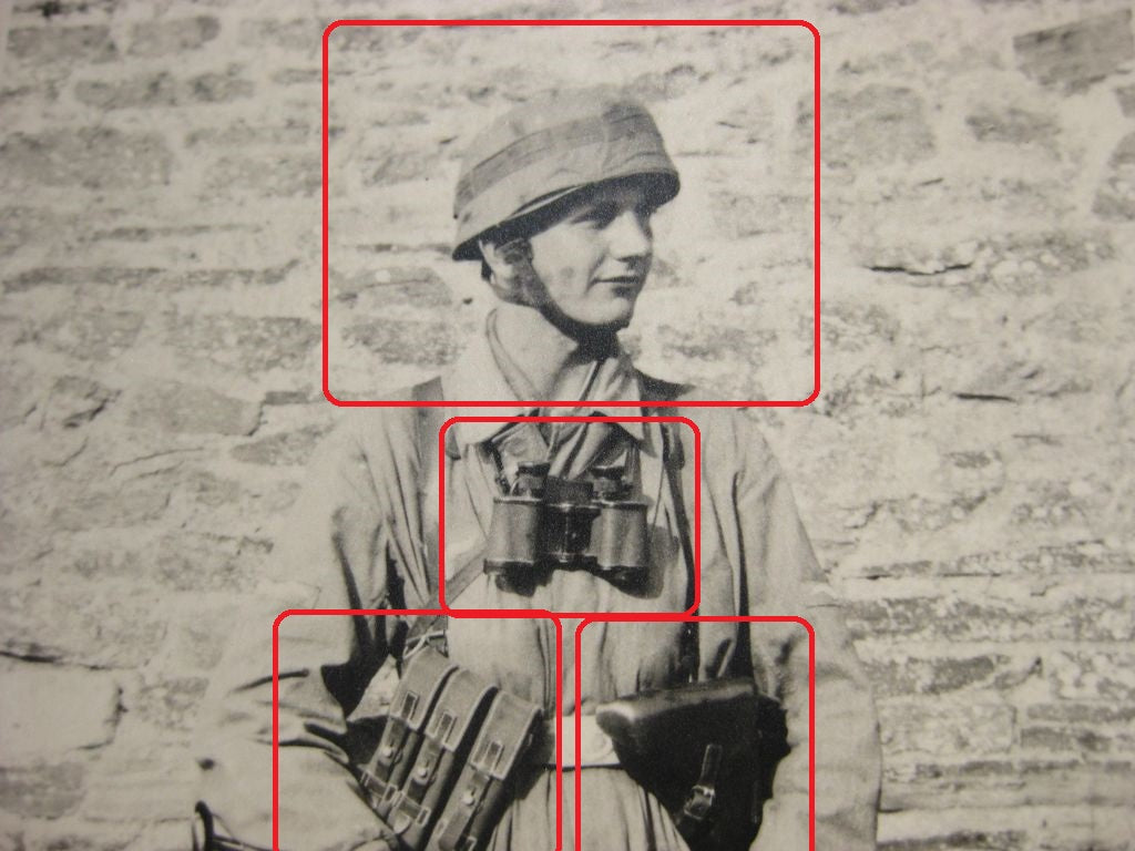 Uniformfoto Fallschirmtruppe Fallschirmschütze der Wehrmacht im Knochensack