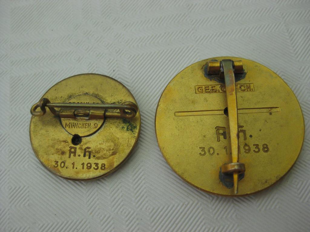 Großes Goldenes Ehrenzeichen der NSDAP EHRENHALBER Parteiabzeichen