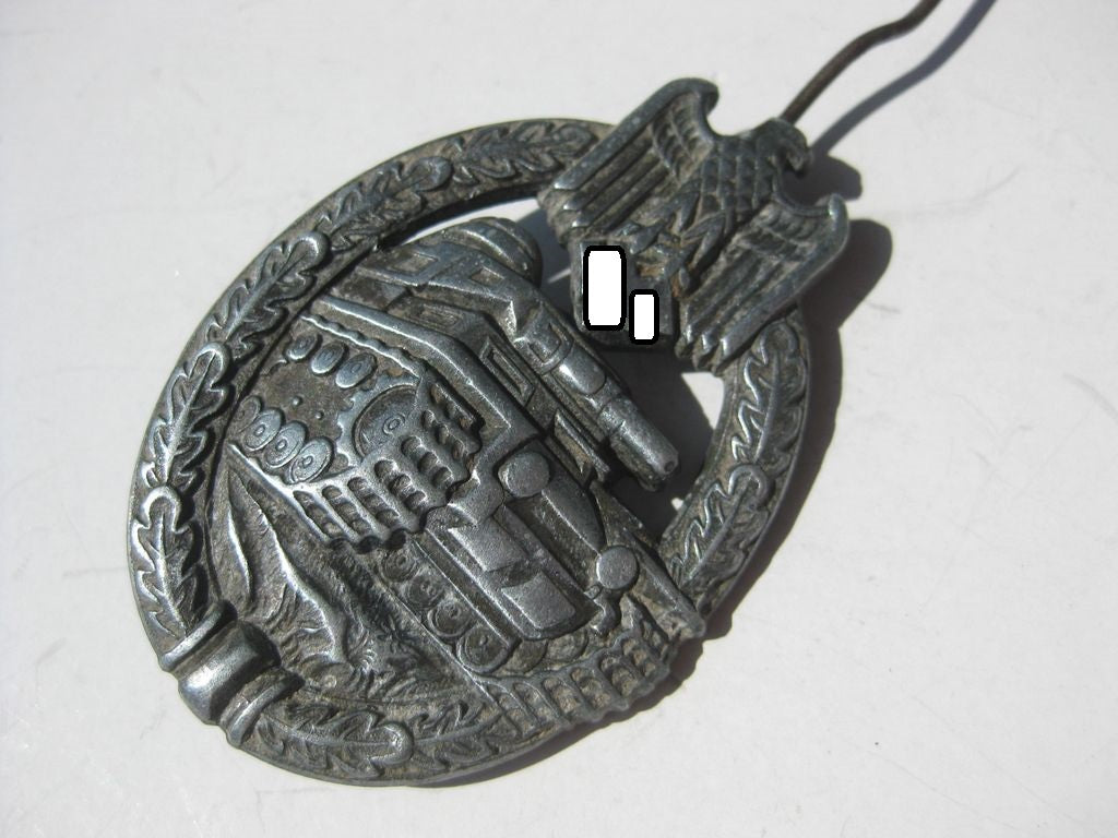 Panzerkampfabzeichen in Bronze (PKA) -Halbhohlprägung- Wehrmacht
