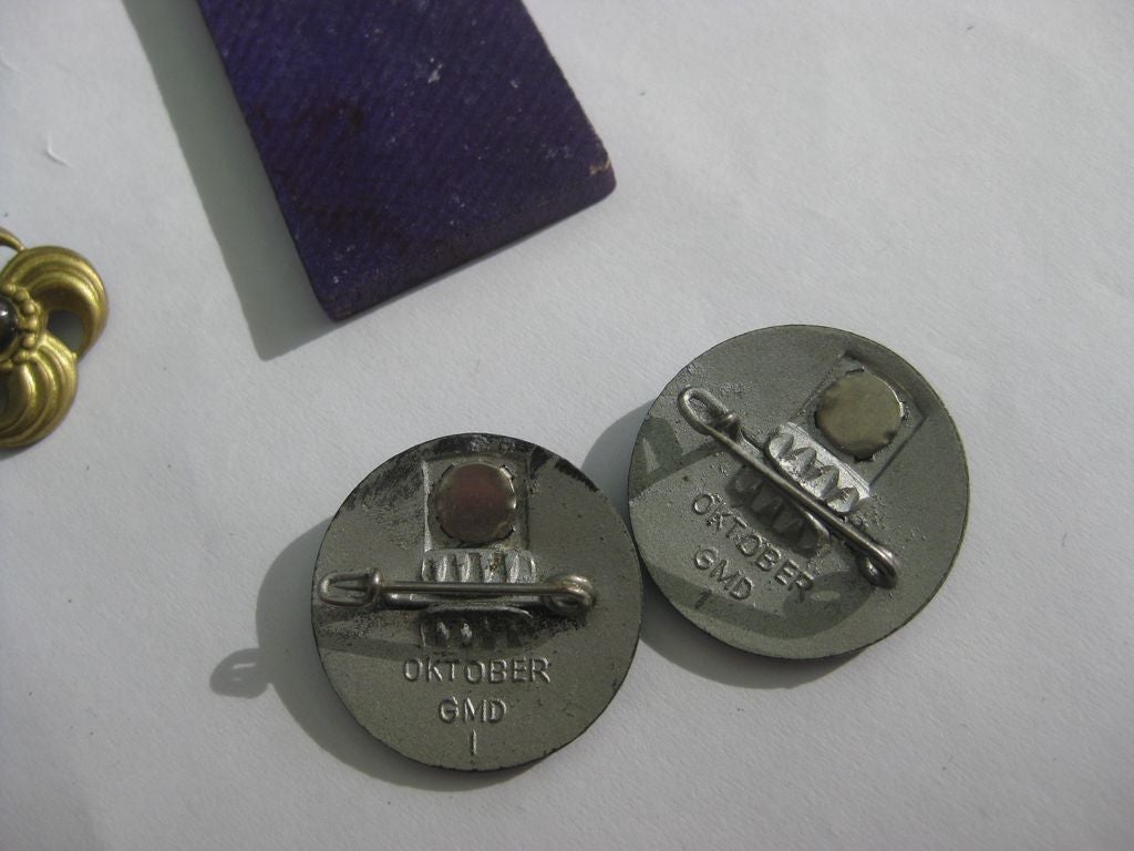 15 x Winterhilfswerk (WHW) Abzeichen