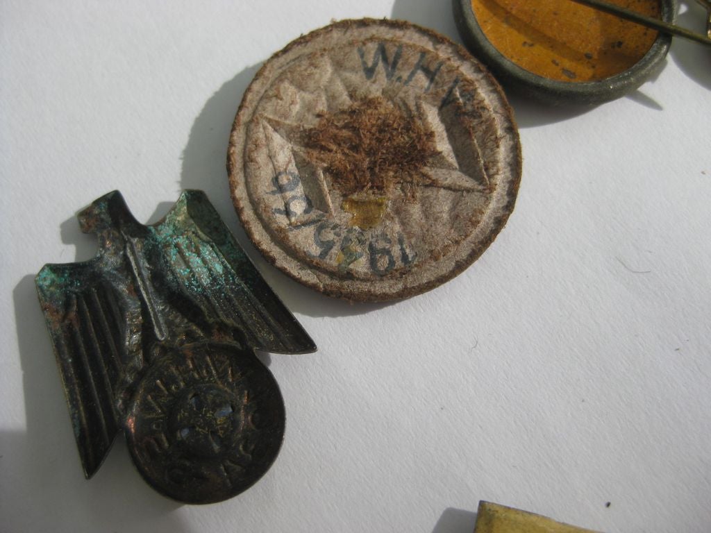 15 x Winterhilfswerk (WHW) Abzeichen