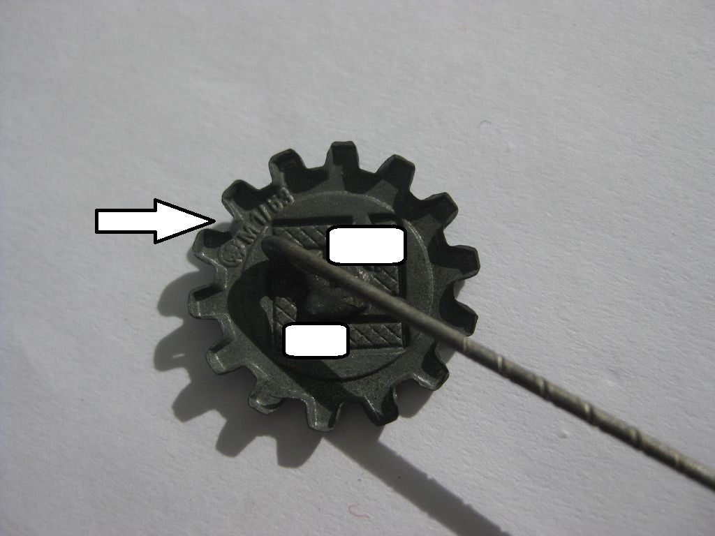 Mitgliedsabzeichen Deutsche Arbeitsfront (DAF) Hersteller: RZM und M1/63 Steinhauer &amp; Lück / Lüdenscheid