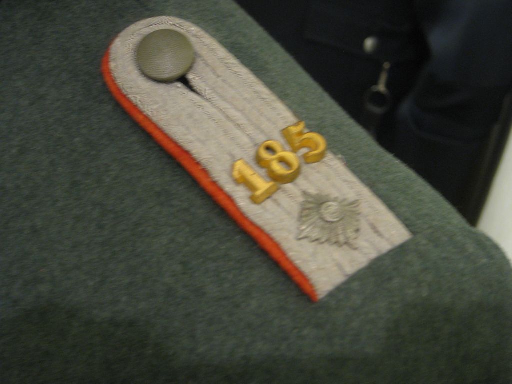 Allgemeines Sturmabzeichen mit Einsatzzahl 25 Wehrmacht Orden Hersteller C.E. JUNCKER