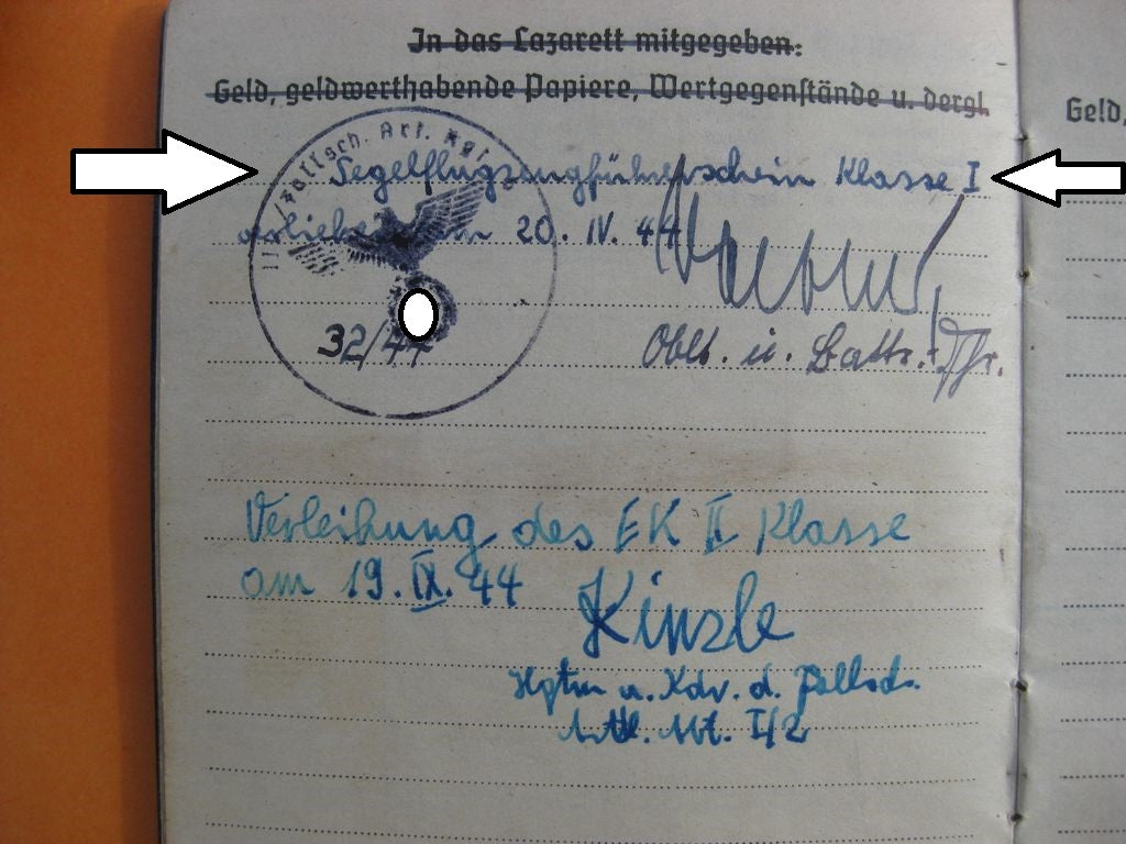 Soldbuch Wehrmacht Luftwaffe Fallschirmtruppe SEGELFLUGZEUGFÜHRER mit Nahkampfspange