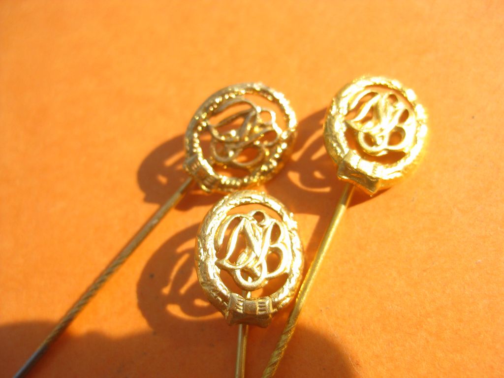 Miniatur Sportabzeichen in Gold Deutscher Sprortbund (DSB) Abzeichen