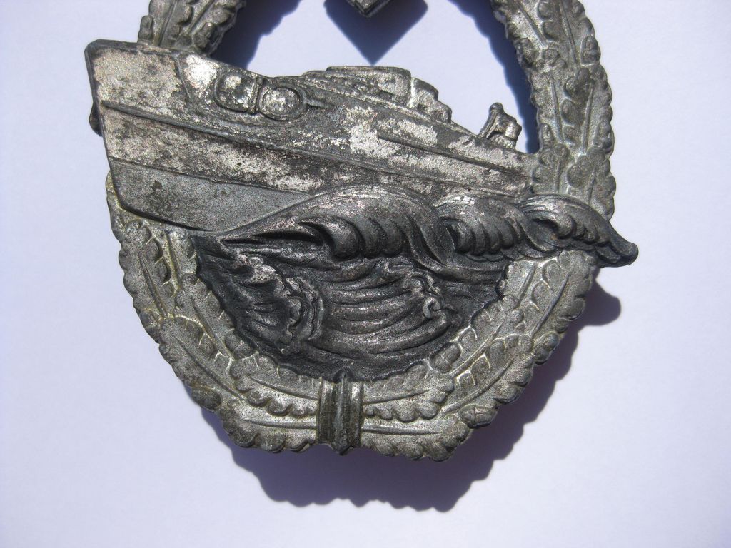 Schnellboot Kriegsabzeichen der Kriegsmarine Hersteller: Schwerin / Berlin 2.Form