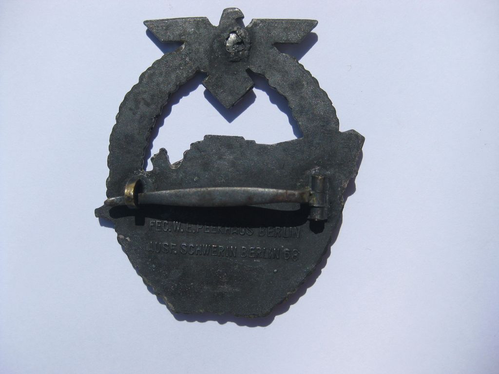 Schnellboot Kriegsabzeichen der Kriegsmarine Hersteller: Schwerin / Berlin 2.Form