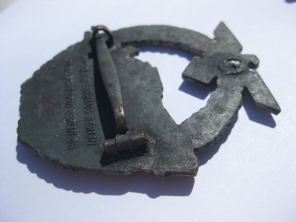 Schnellboot Kriegsabzeichen der Kriegsmarine Hersteller: Schwerin / Berlin 2.Form