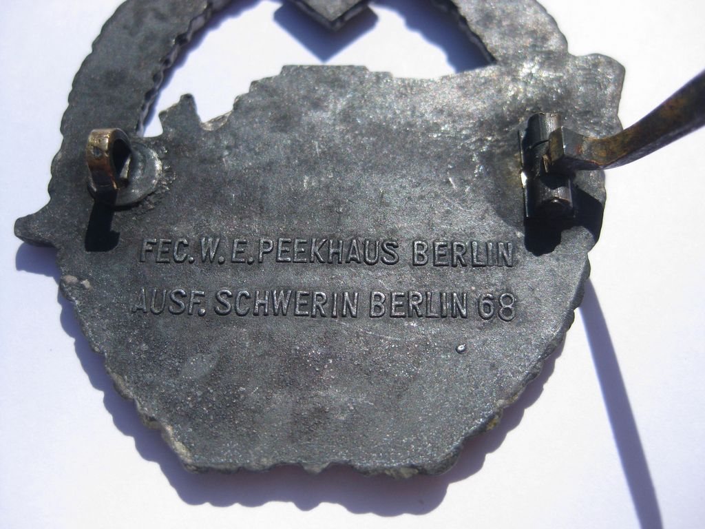 Schnellboot Kriegsabzeichen der Kriegsmarine Hersteller: Schwerin / Berlin 2.Form