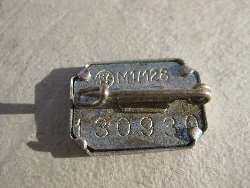 Jungmädel (JM) Hitlerjugend Deutsches Jungvolk (DJ) (HJ) - Leistungsabzeichen in Silber Hersteller: RZM M1/128 MINT CONDITION
