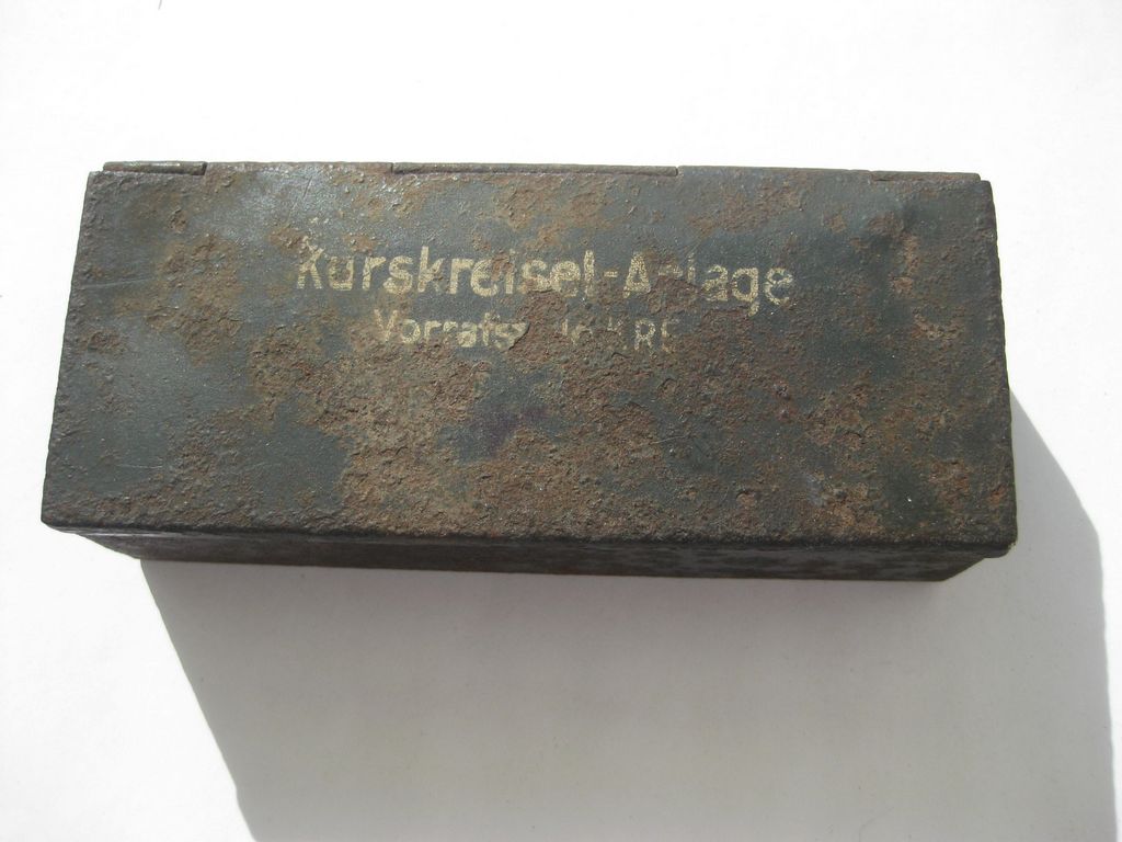 Unbekannter Unbekanntes ?????? Orden Abzeichen Mitgliedsabzeichen Wehrmacht Kiste Schachtel Metallkiste  Kurskreisel Anlage Luftwaffe Artillerie