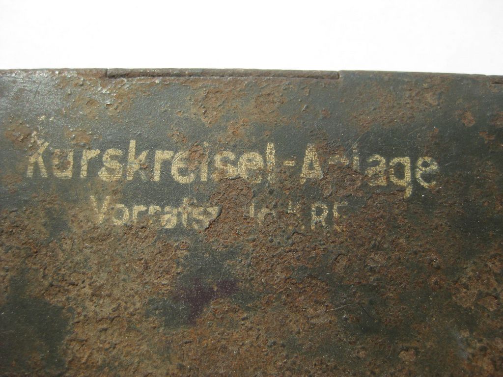 Unbekannter Unbekanntes ?????? Orden Abzeichen Mitgliedsabzeichen Wehrmacht Kiste Schachtel Metallkiste  Kurskreisel Anlage Luftwaffe Artillerie