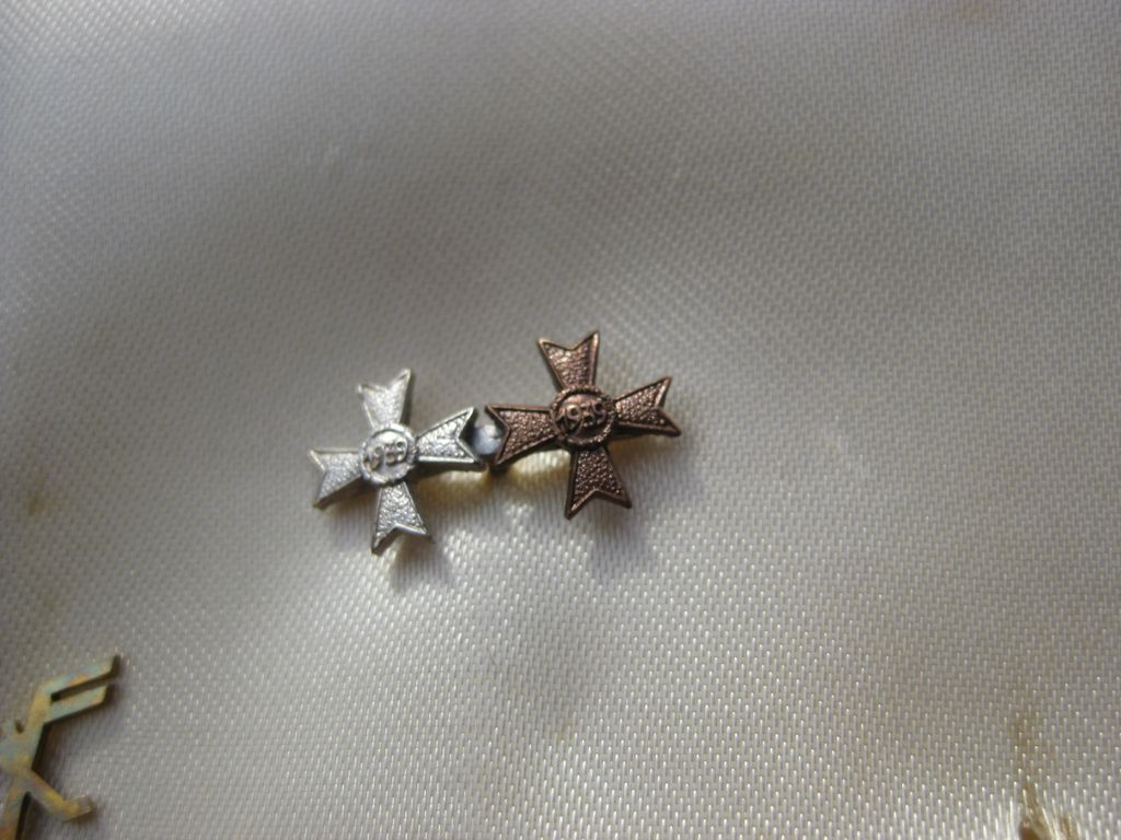 KONVOLUT / Wehrwirtschaftsführerabzeichen mit Miniatur und Kriegsverdienstkreuz 1. Klasse OHNE Schwerter MINT CONDITION