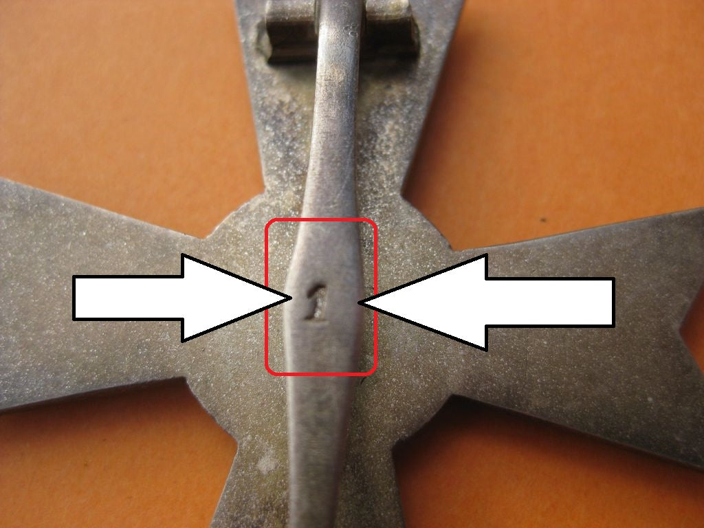 Kriegsverdienstkreuz 1.Klasse OHNE Schwerter Hersteller "1" Deschler &amp; Sohn