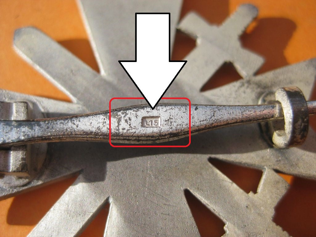 Kriegsverdienstkreuz 1.Klasse mit Schwertern im Verleihungsetui (KVK) Seltener Hersteller: „L15“ Otto Schickle Pforzheim